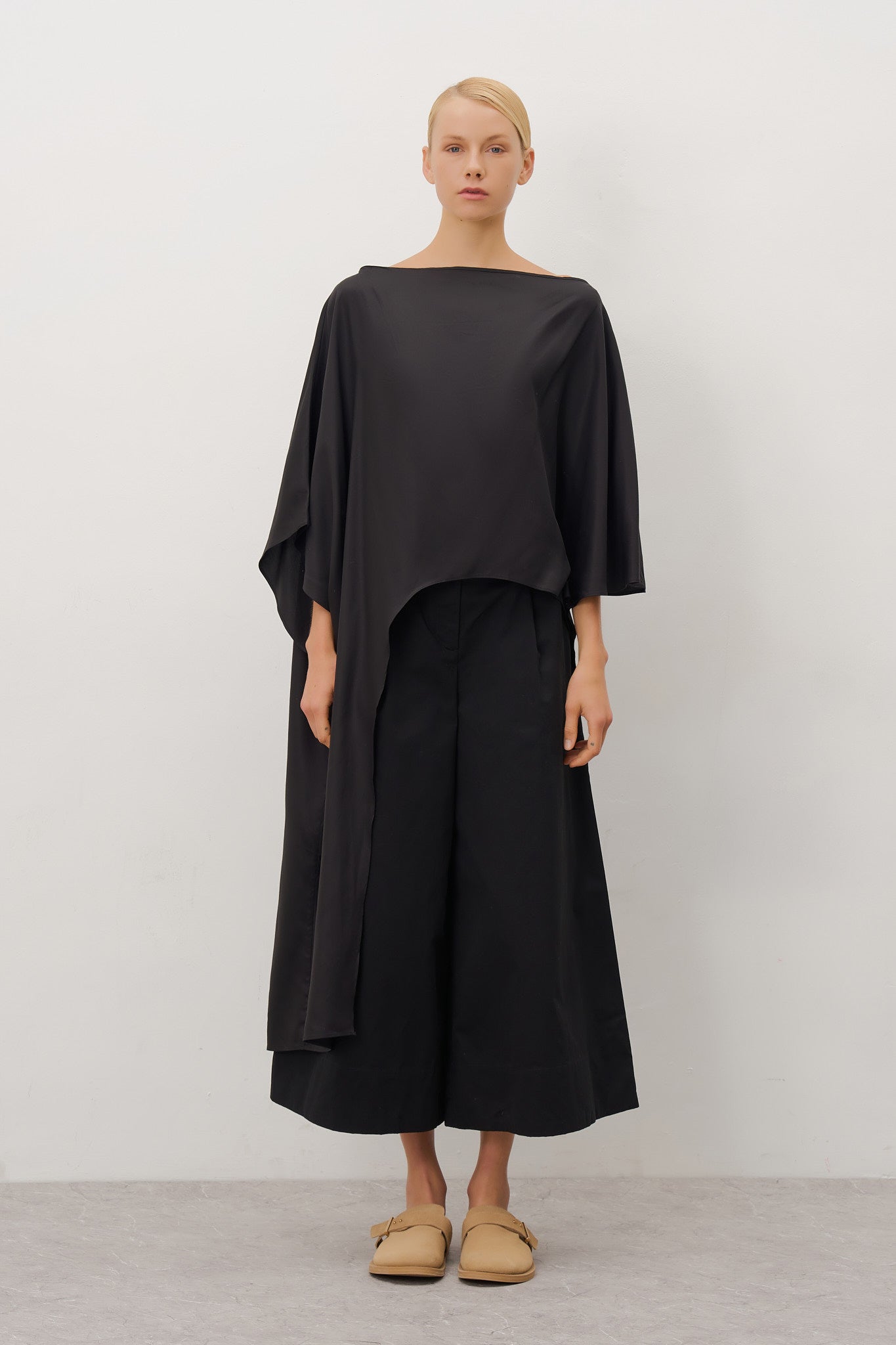 Long Cape Overlay – MONOLOQ