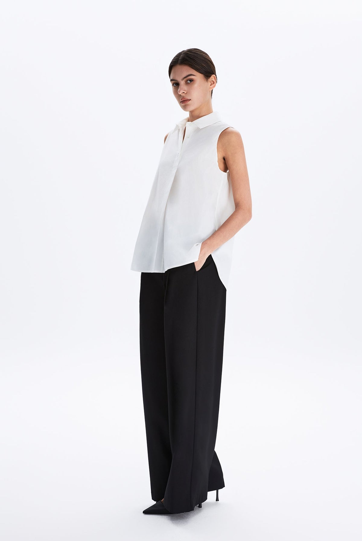 Sleeveless Collared Placket Shirt