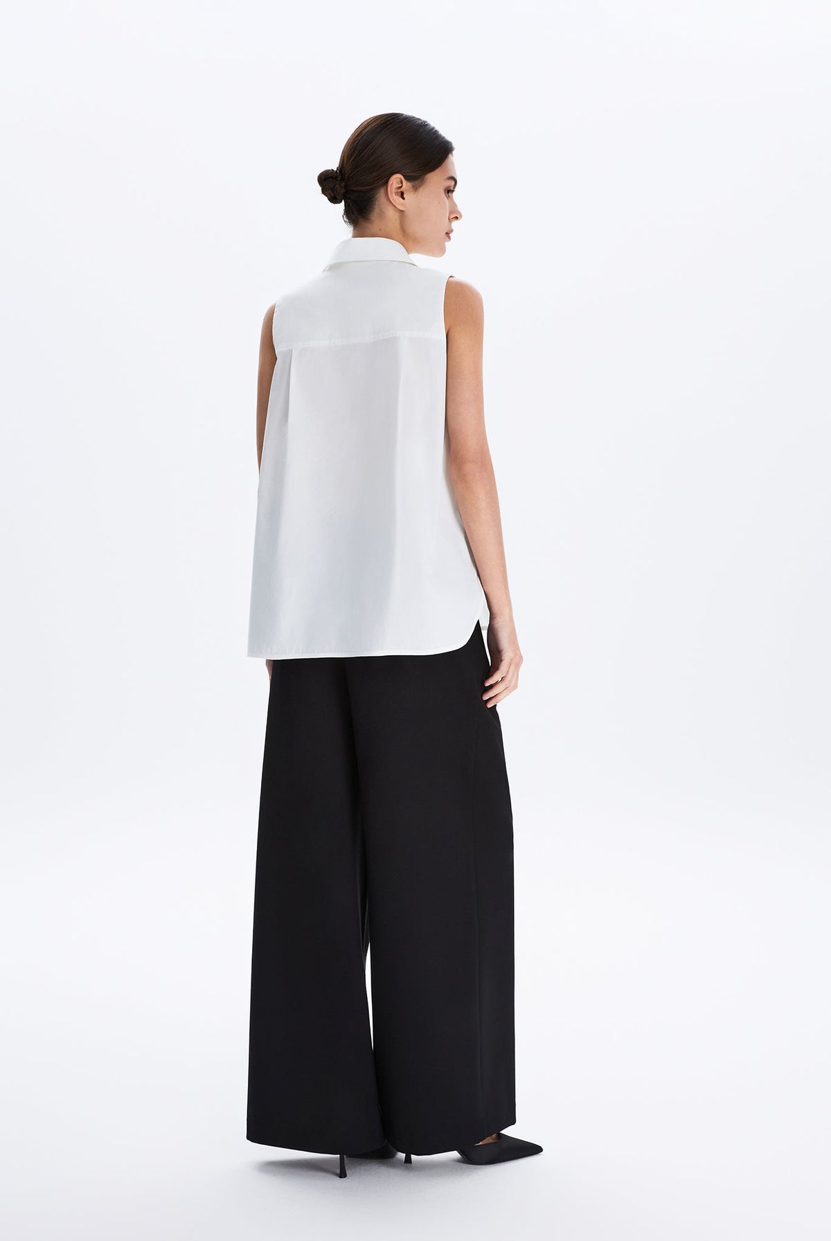 Sleeveless Collared Placket Shirt
