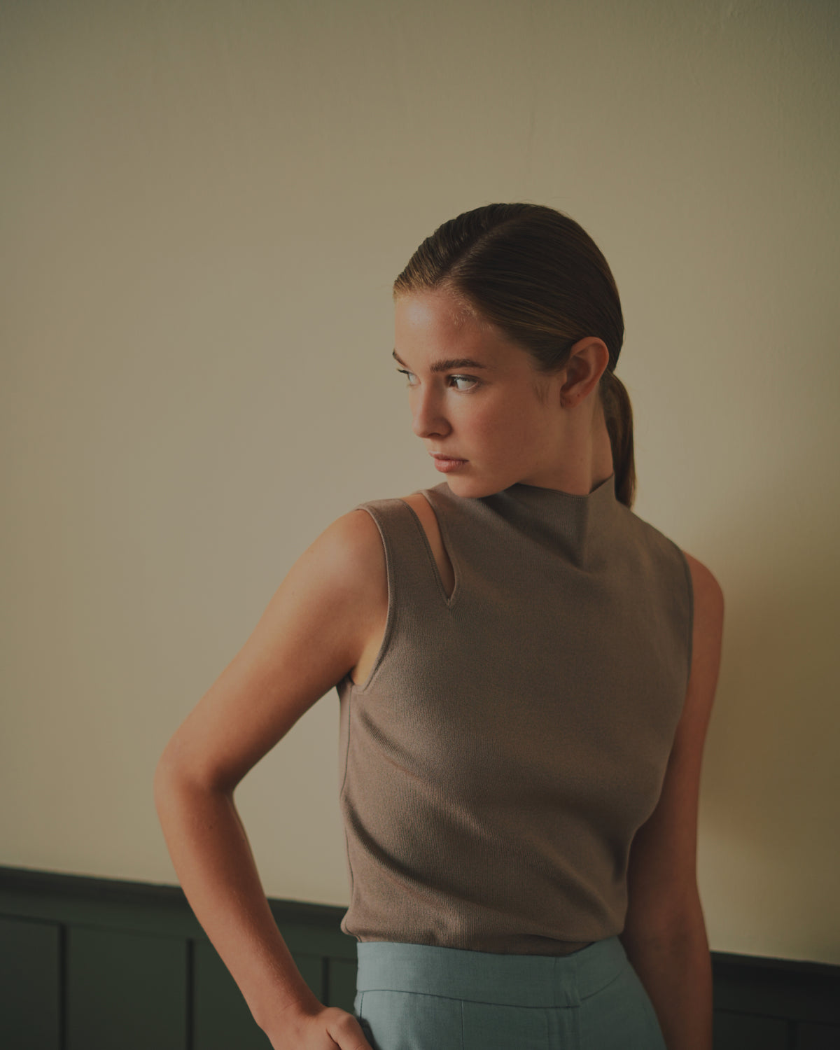 Shoulder-Slit Sleeveless Knit