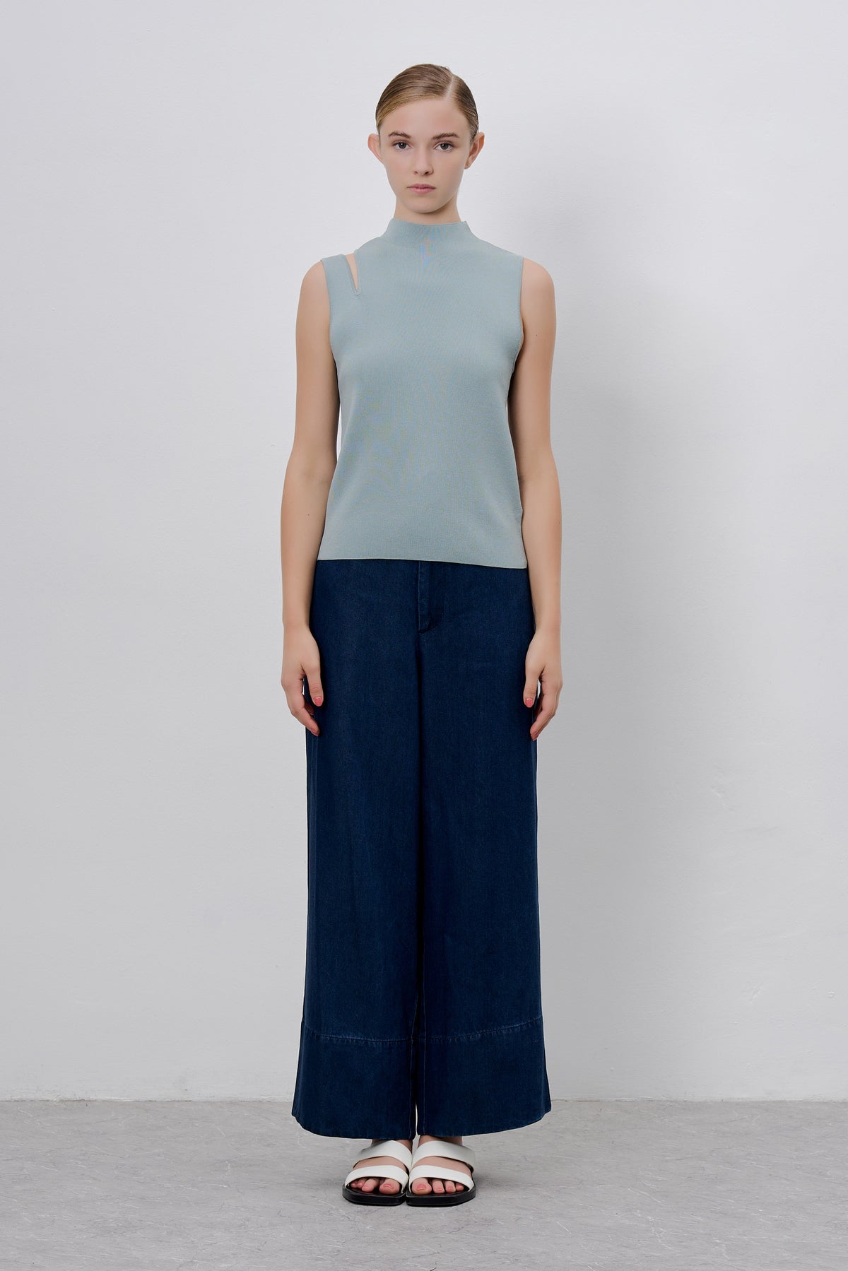 Shoulder-Slit Sleeveless Knit