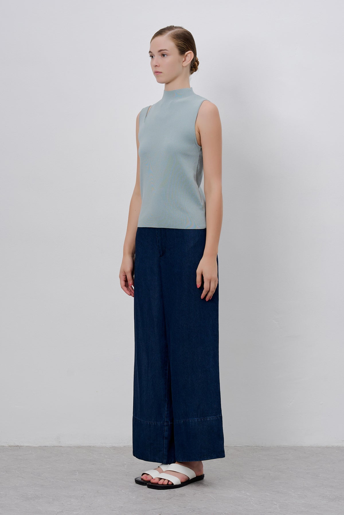 Shoulder-Slit Sleeveless Knit