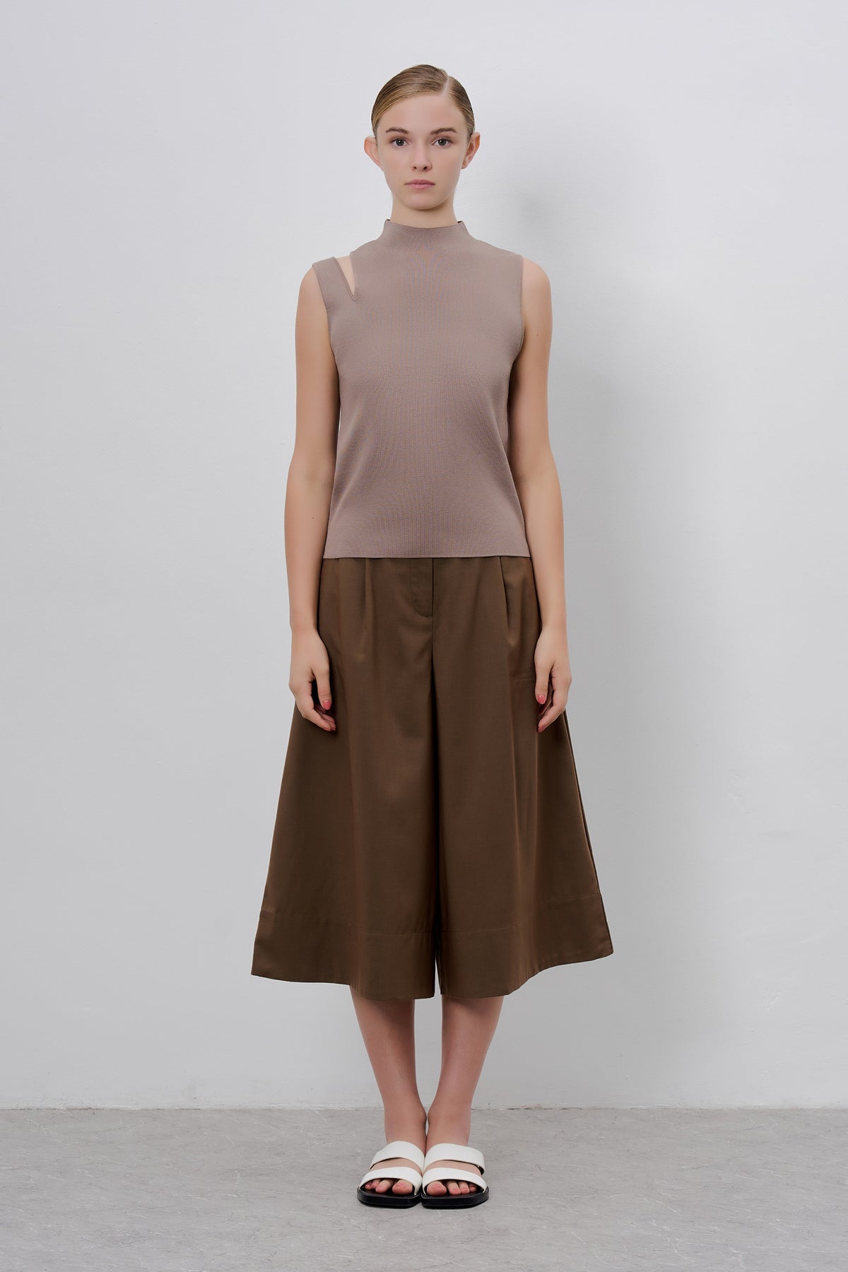 Shoulder-Slit Sleeveless Knit
