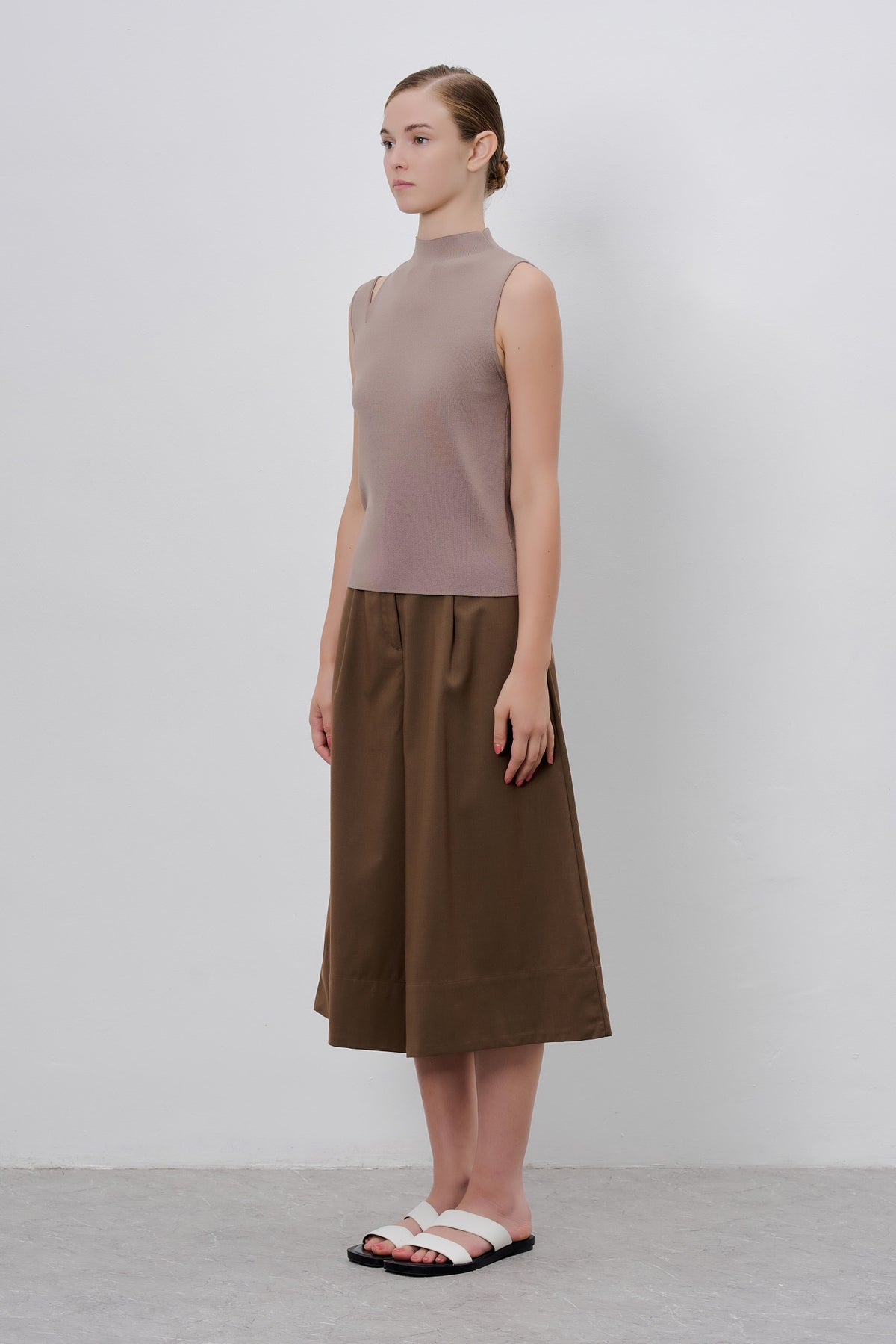 Shoulder-Slit Sleeveless Knit