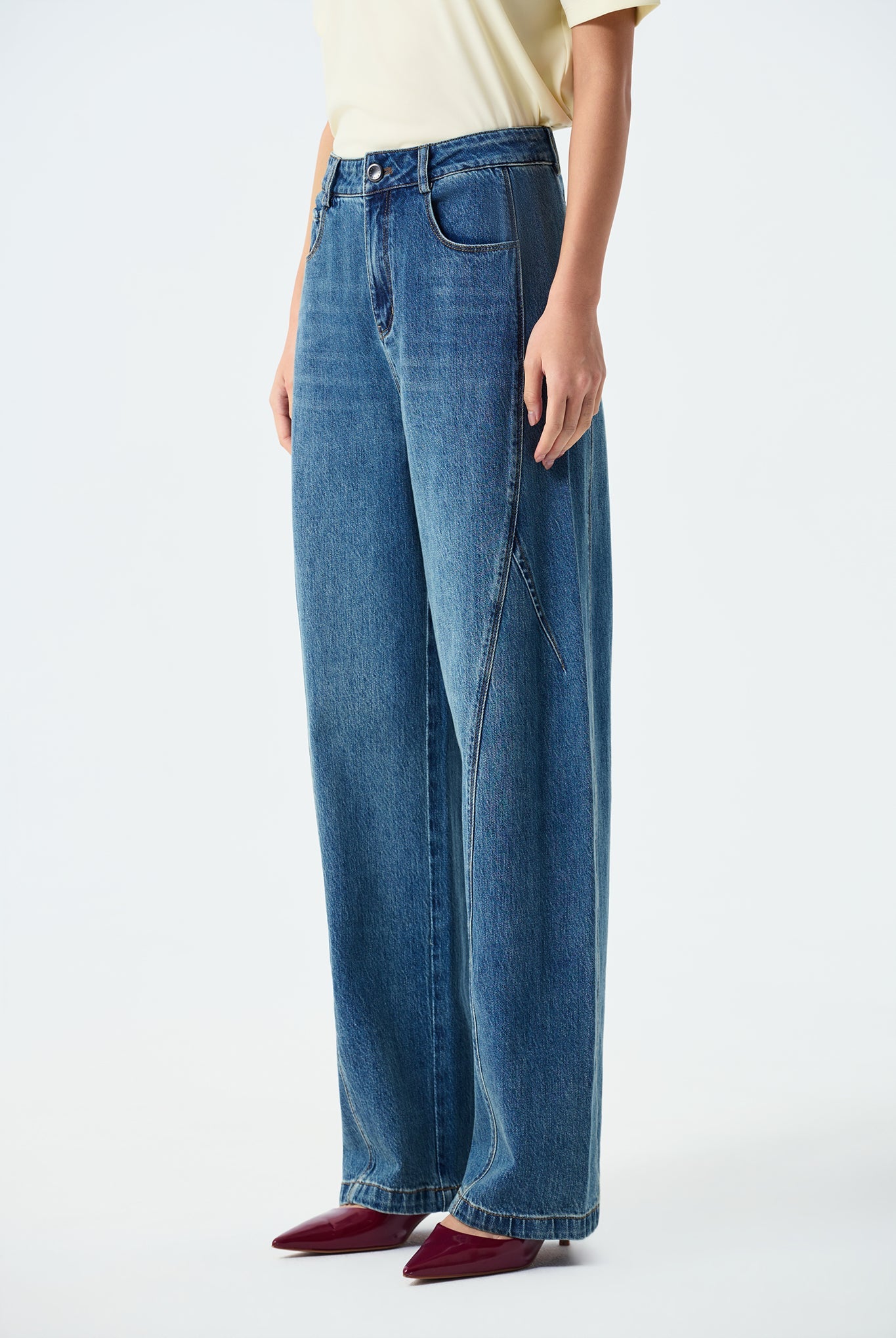 Elyana Barrel Cut Jeans