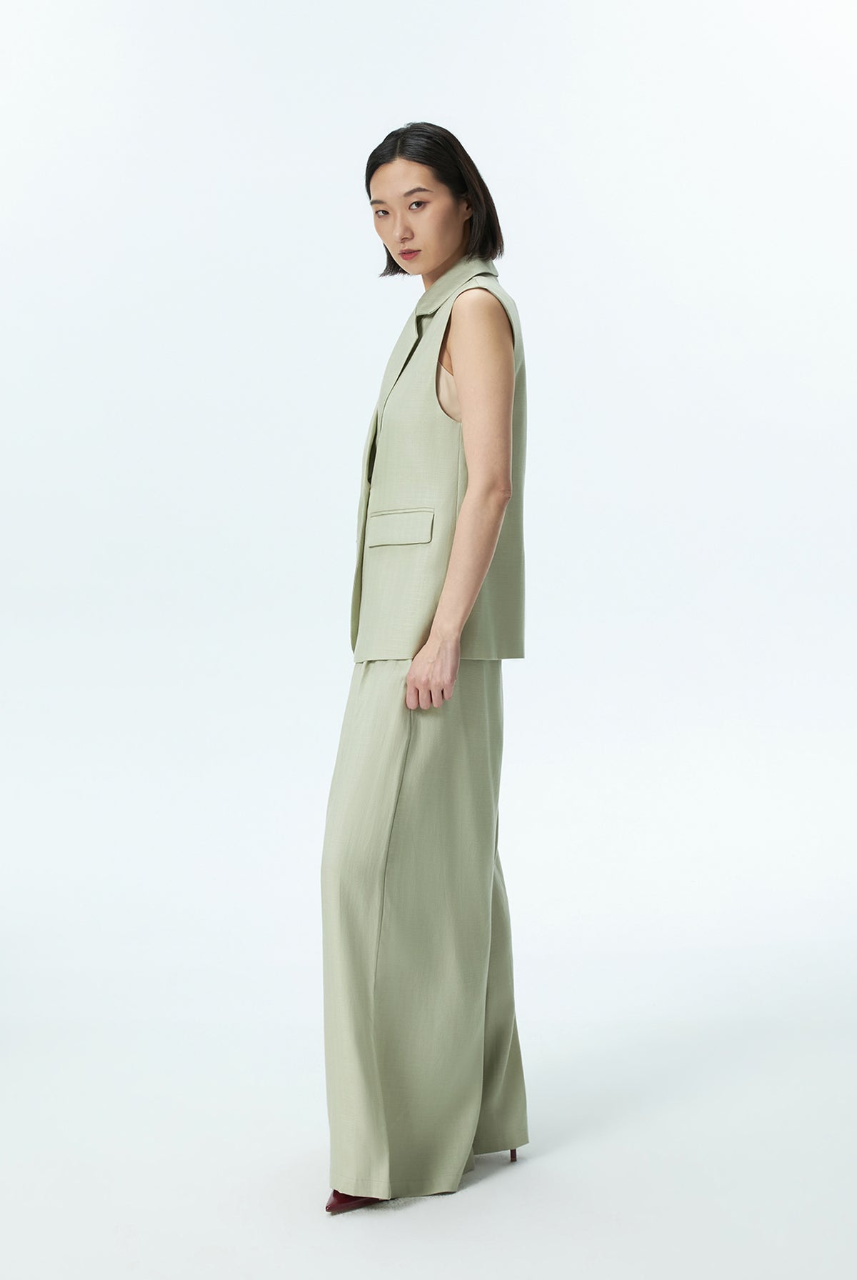 Sleeveless jacket