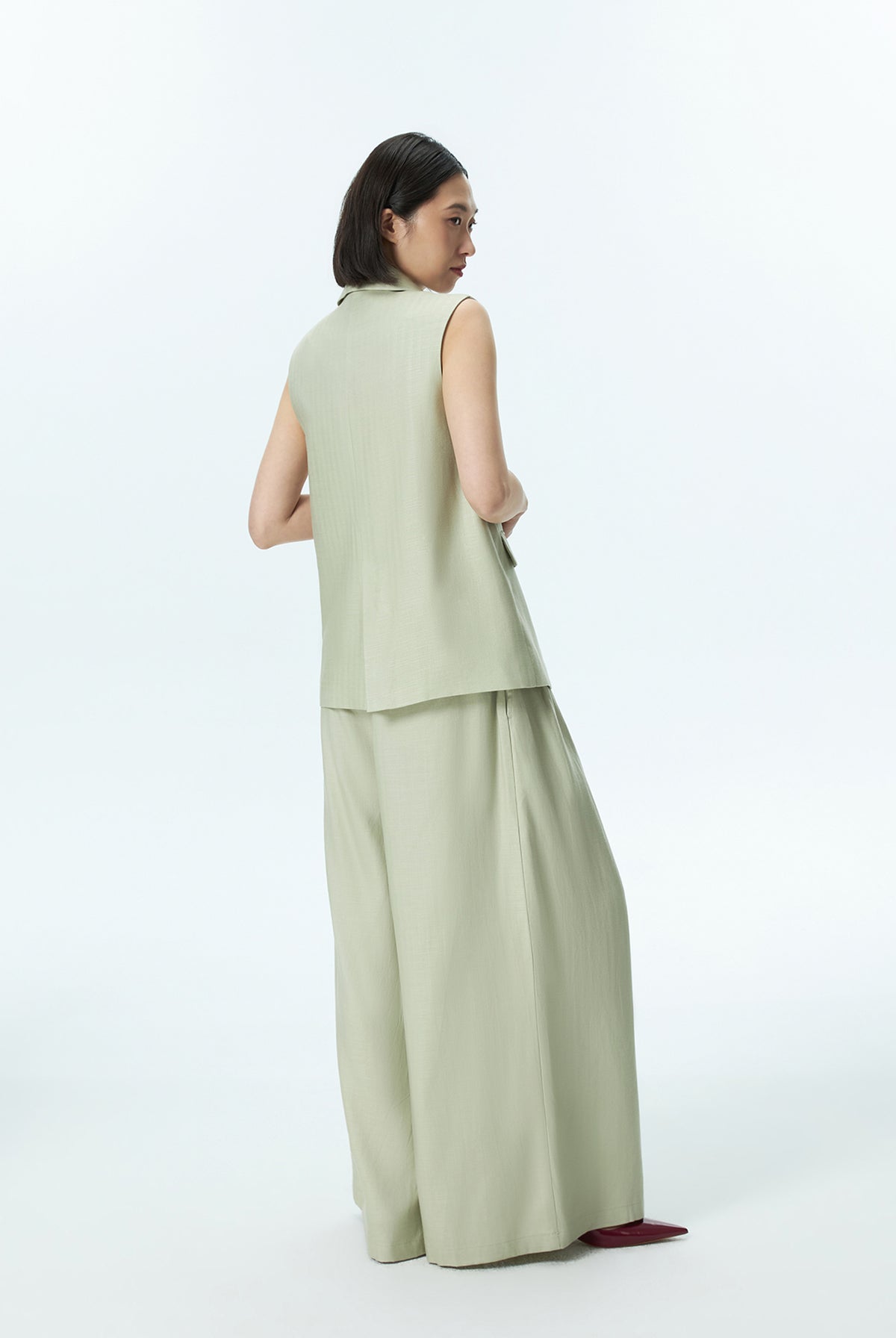Sleeveless jacket
