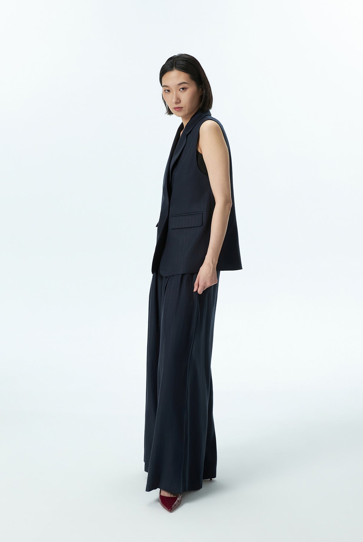 Sleeveless jacket